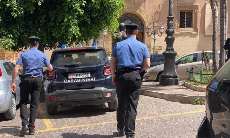 I Carabinieri davanti il Comune di Agrigento